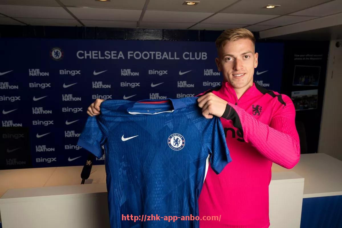 安博体育app下载-英超球员年龄下限规定及年轻球员发展分析