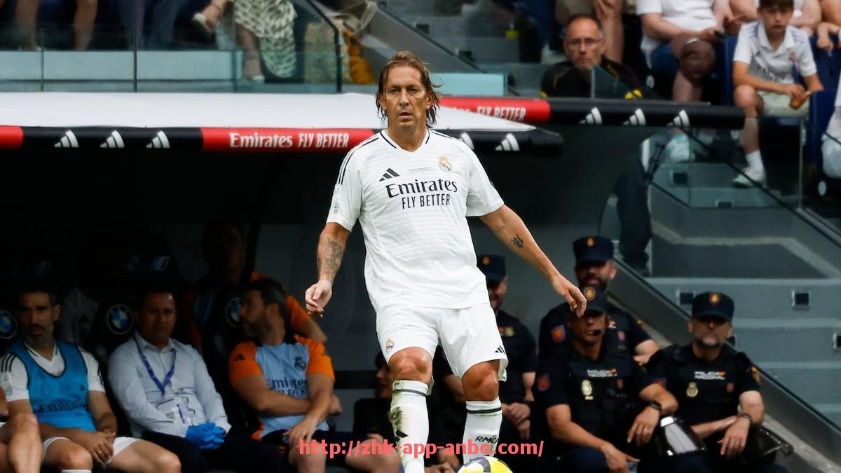 安博体育app下载-世俱杯球员冲刺数据对比及体能表现研究